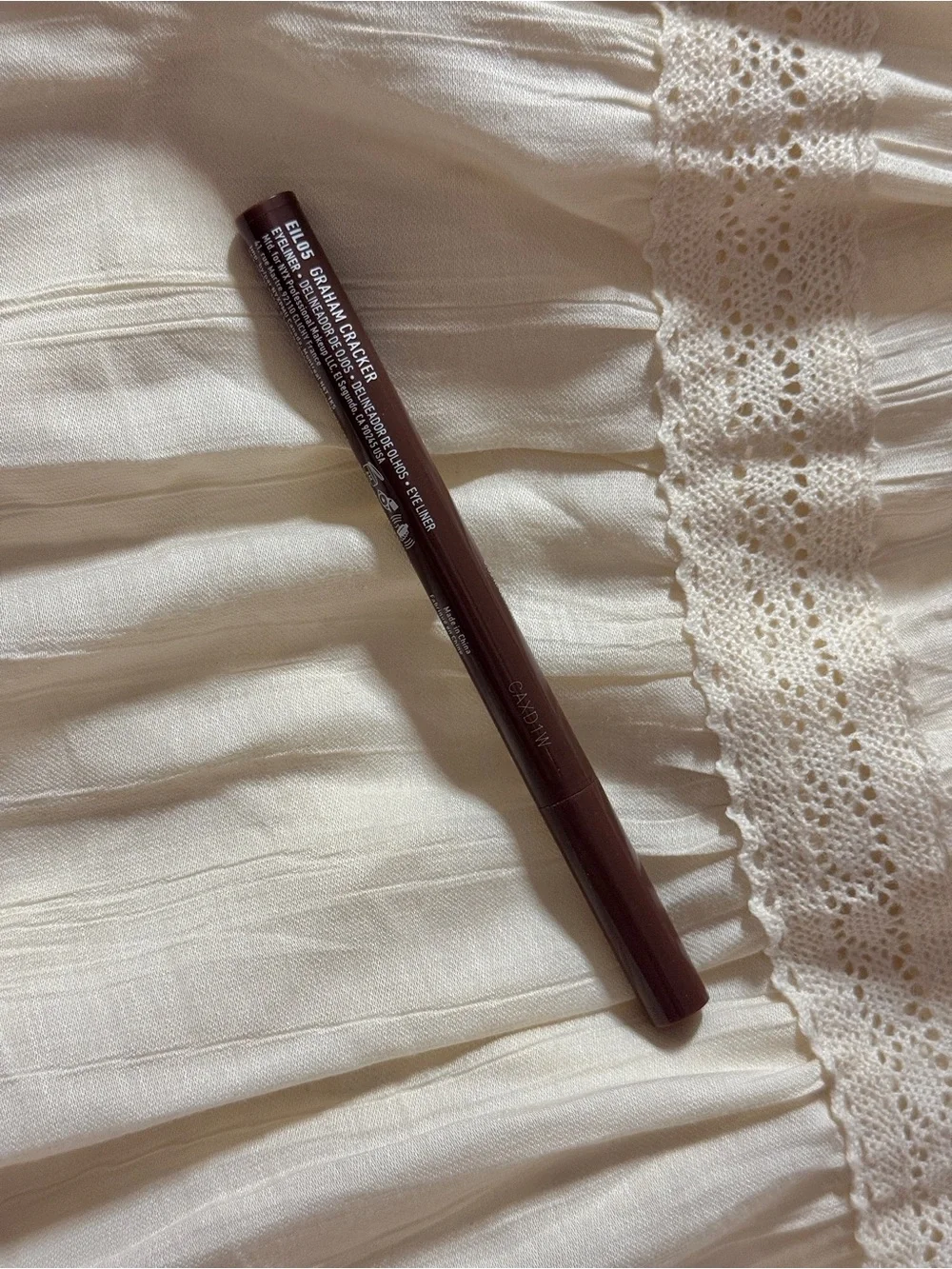 Nyx Liquid Brush Tip Eyeliner in Graham Cracker